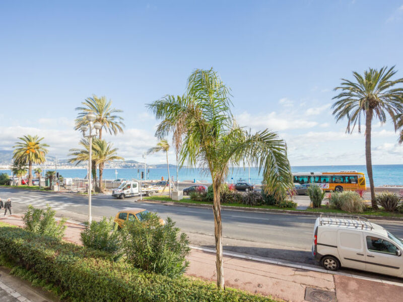 Galets D'Azur Promenade Des Anglais