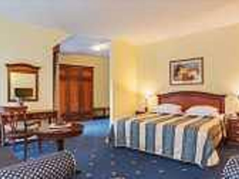 Hotel Ramada Hotels & Suites