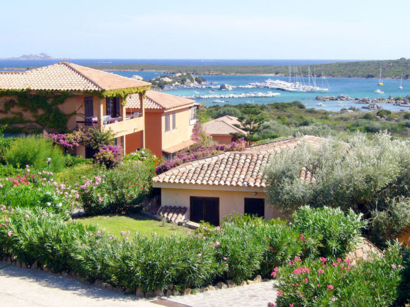 Baia De Bahas - Apartments & Resort