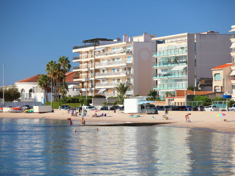 Cannes Bay