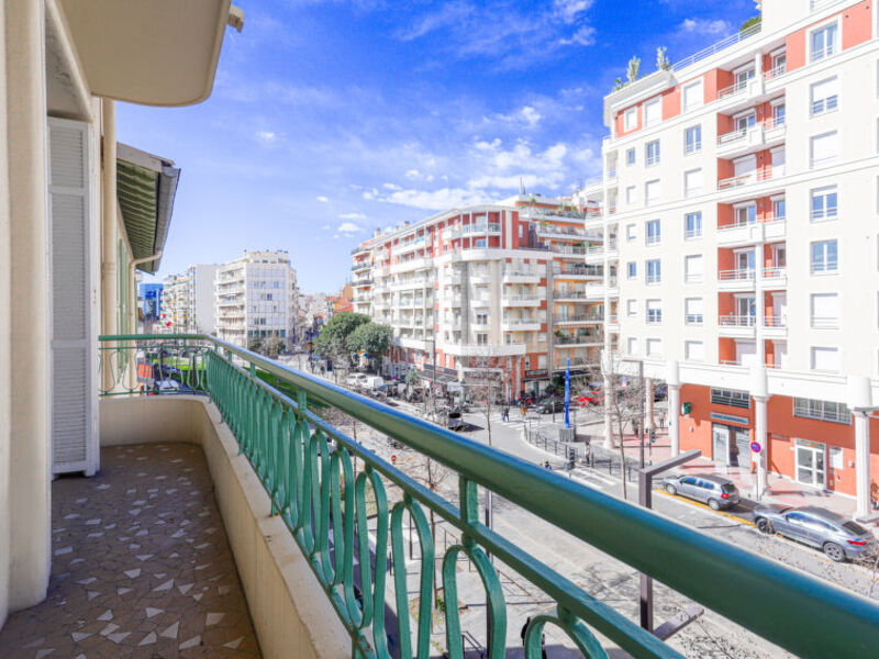 Les Yuccas Promenade Des Anglais