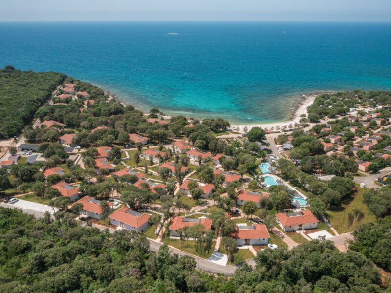 Luxury Bay Villa with private hot tub