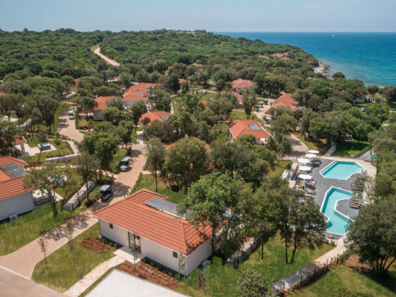 Luxury Bay Villa with private hot tub