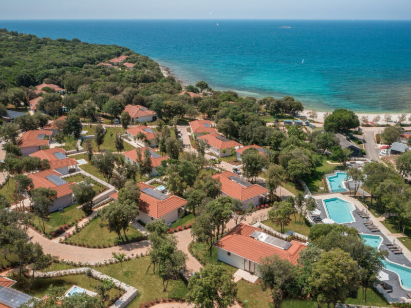 Luxury Bay Villa with private hot tub