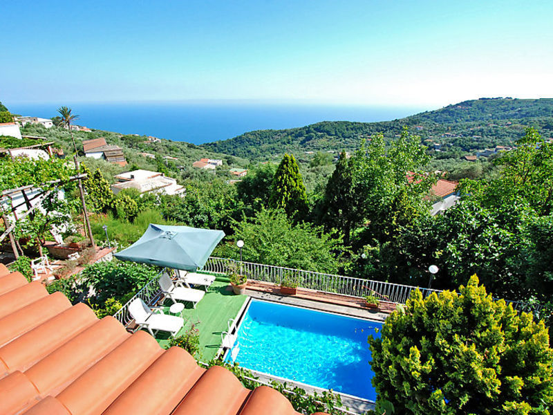 Pool & Sea View