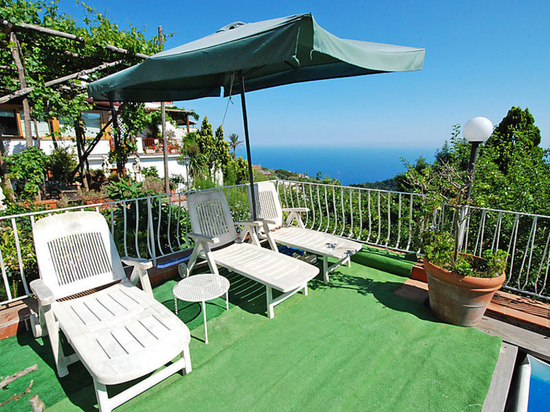 Pool & Sea View