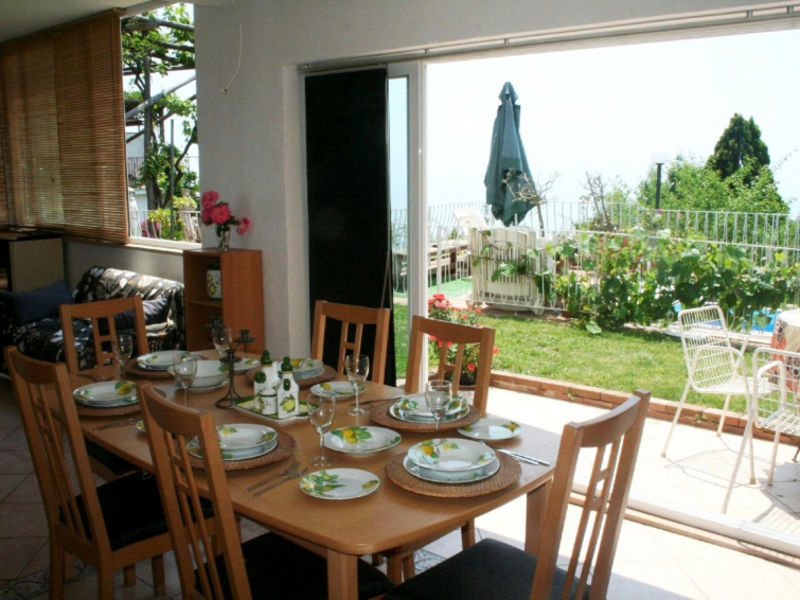 Pool & Sea View