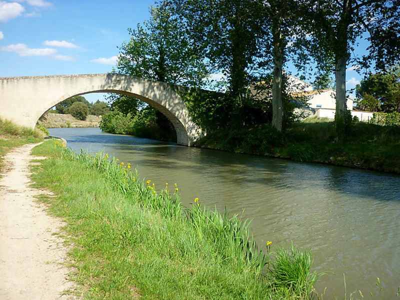 Les Berges Du Canal