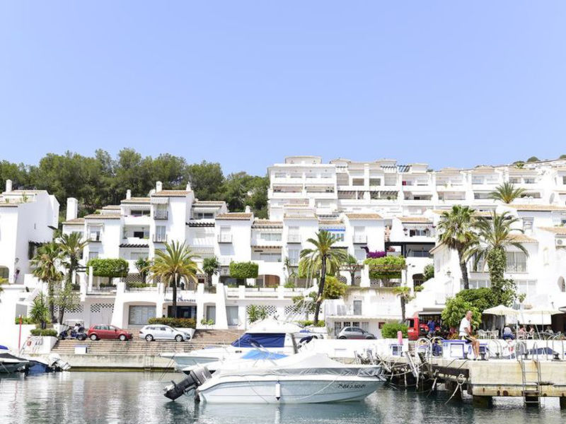 Marina Del Este