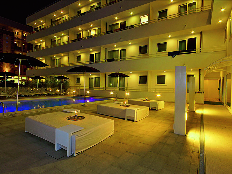 Mokambo Shore Hotel